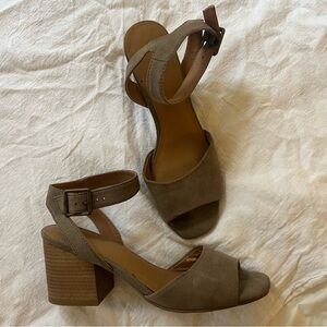 Universal Thread Faux Suede Tan Block Heels size 10